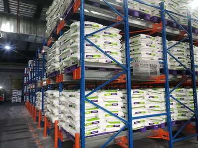 冷库货架选择指南 穿梭式货架还是传统方案？